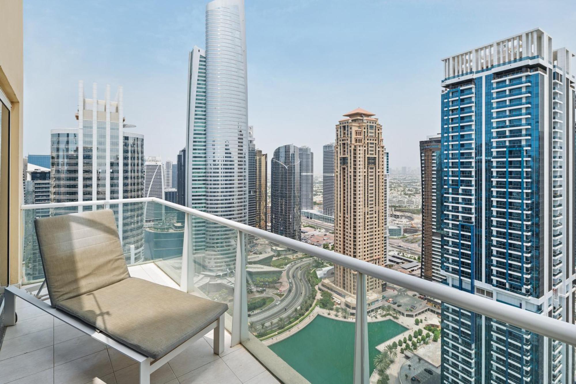 Modern & Spacious 2-Bed Condo With Panoramic Lake Views, Dual Balconies, Steps From Dubai Jlt Metro By "La Buena Vida Holiday Homes" Εξωτερικό φωτογραφία