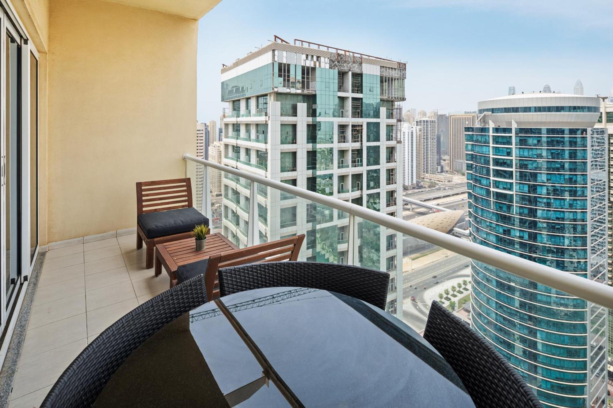 Modern & Spacious 2-Bed Condo With Panoramic Lake Views, Dual Balconies, Steps From Dubai Jlt Metro By "La Buena Vida Holiday Homes" Εξωτερικό φωτογραφία