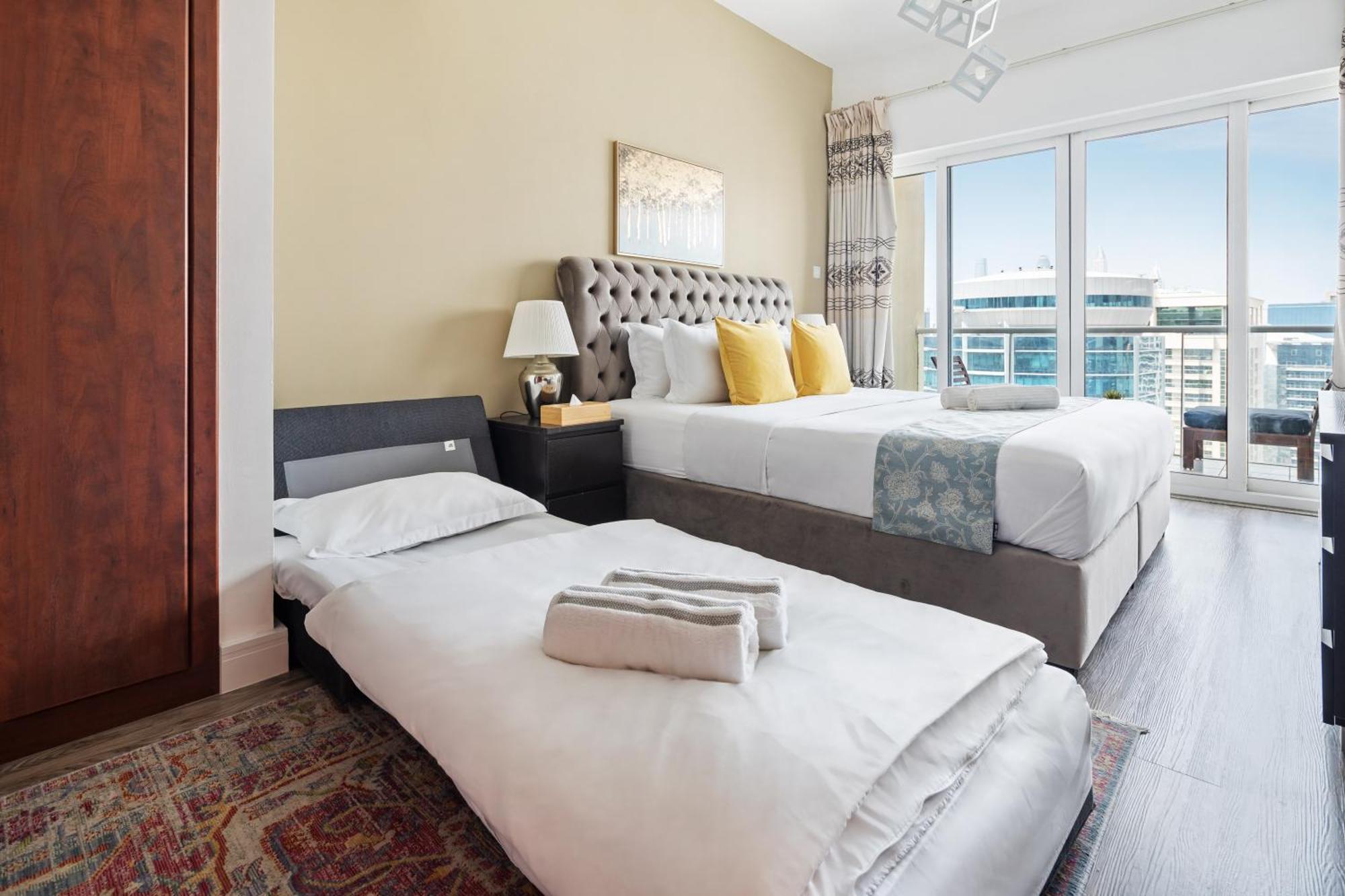 Modern & Spacious 2-Bed Condo With Panoramic Lake Views, Dual Balconies, Steps From Dubai Jlt Metro By "La Buena Vida Holiday Homes" Εξωτερικό φωτογραφία