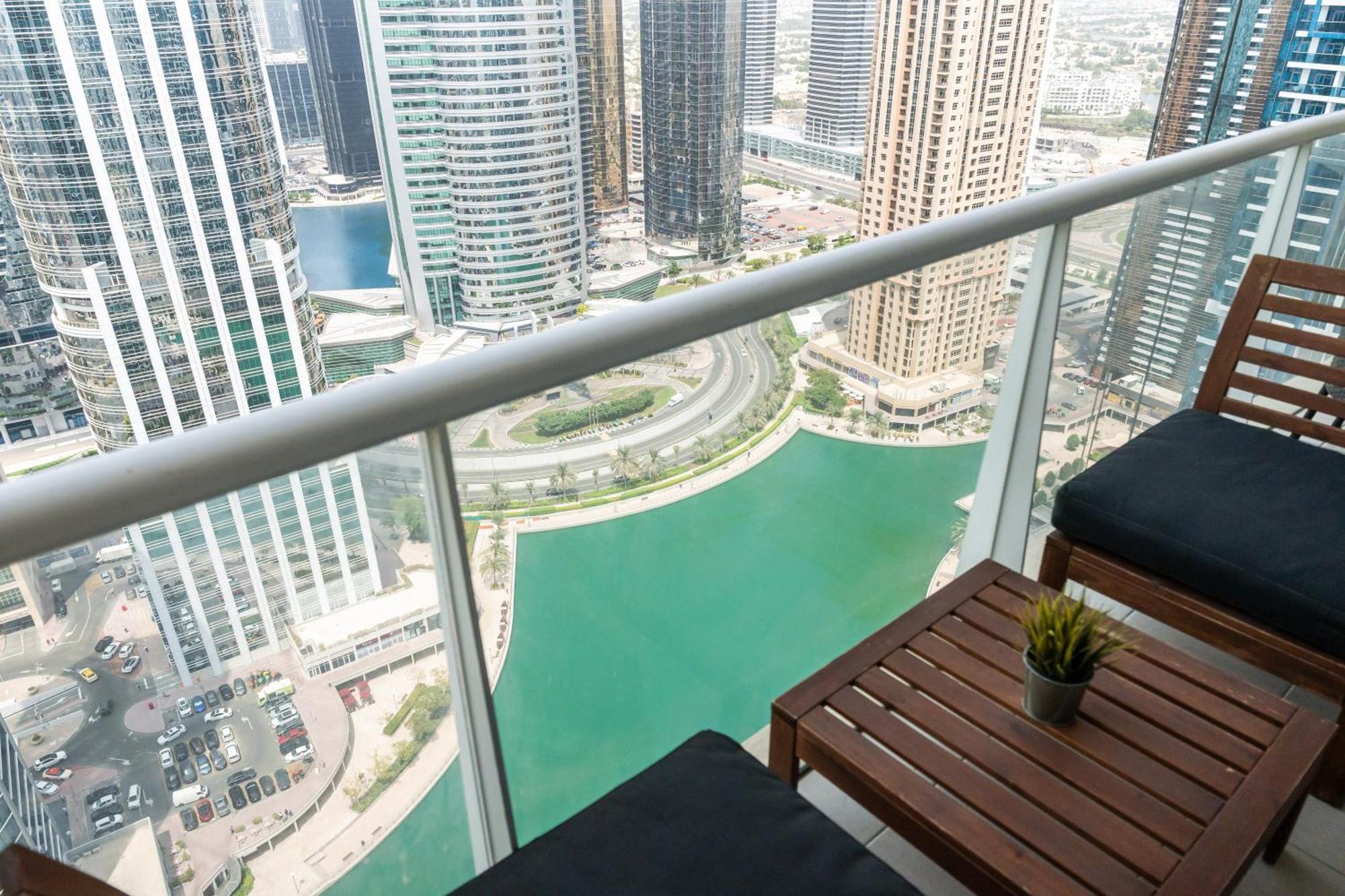 Modern & Spacious 2-Bed Condo With Panoramic Lake Views, Dual Balconies, Steps From Dubai Jlt Metro By "La Buena Vida Holiday Homes" Εξωτερικό φωτογραφία