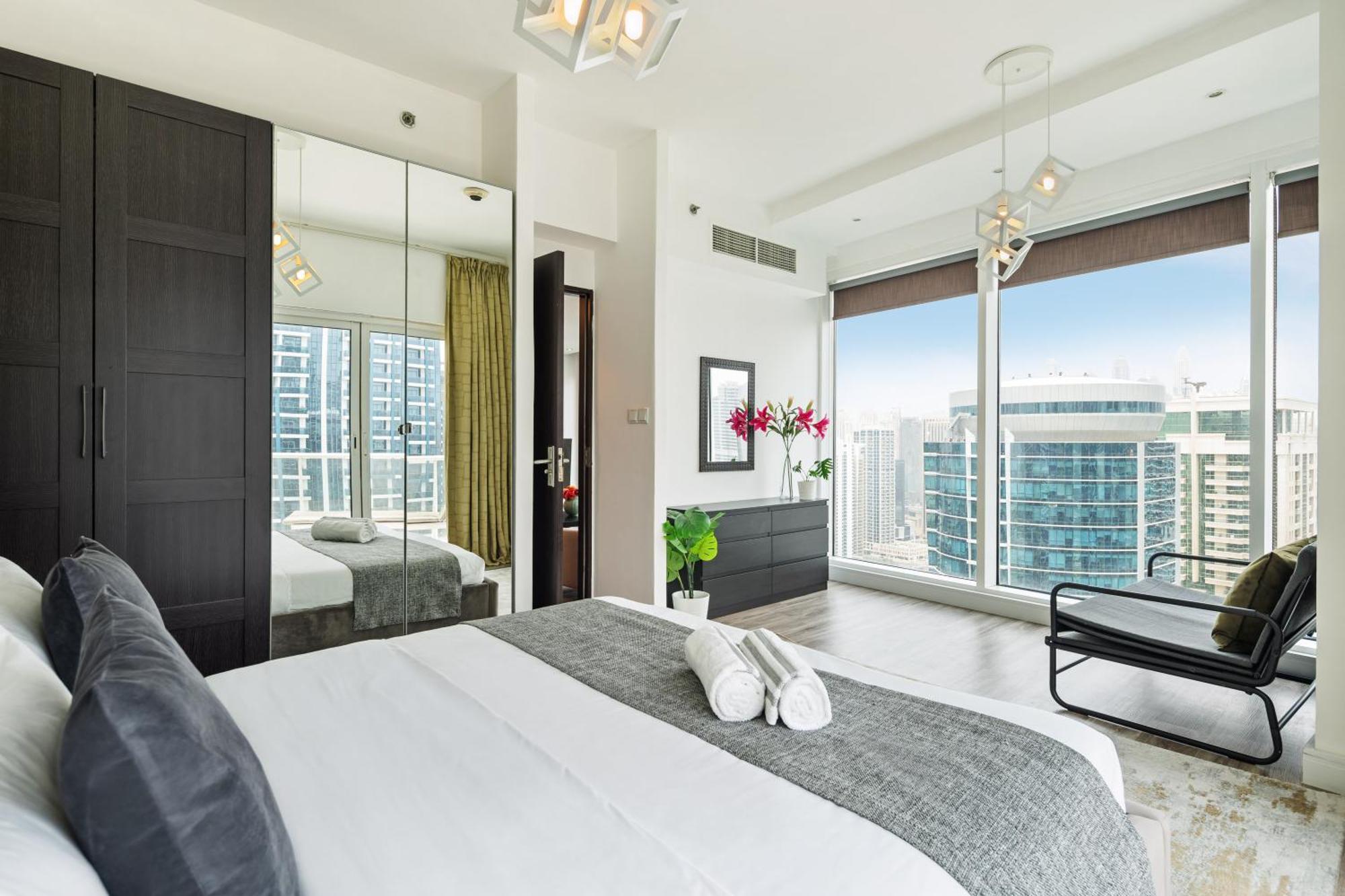 Modern & Spacious 2-Bed Condo With Panoramic Lake Views, Dual Balconies, Steps From Dubai Jlt Metro By "La Buena Vida Holiday Homes" Εξωτερικό φωτογραφία
